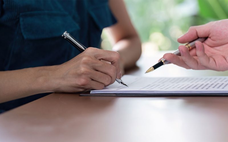 Unterzeichnung eines Modernisierungskredits