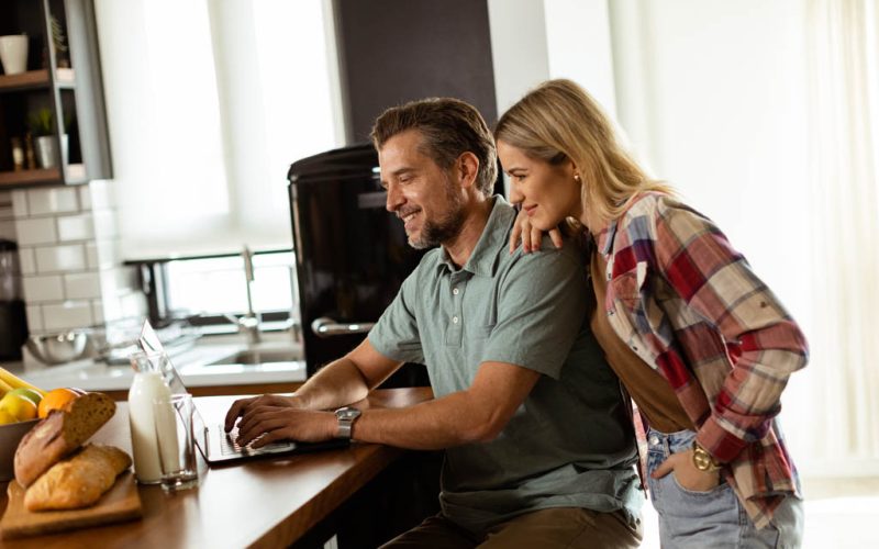 cheerful-couple-enjoys-a-light-hearted-moment-in-t-2025-02-22-18-42-38-utc_1024x683